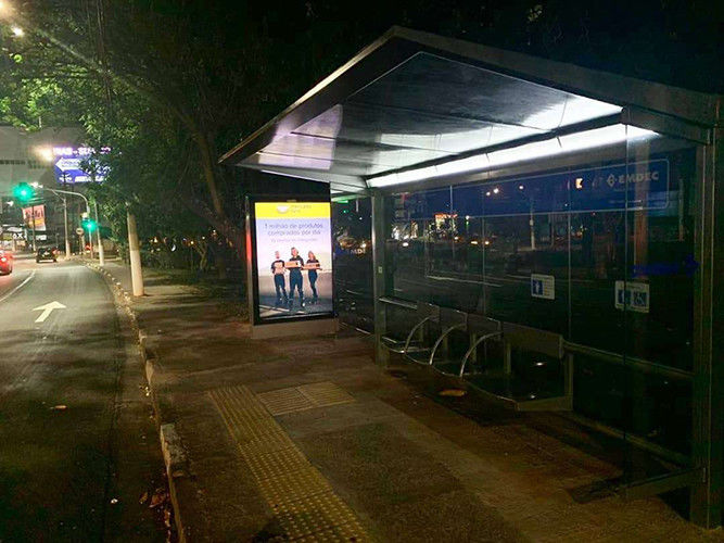 55 inch android outdoor floor-standing digital signage with ip65 2500 nits